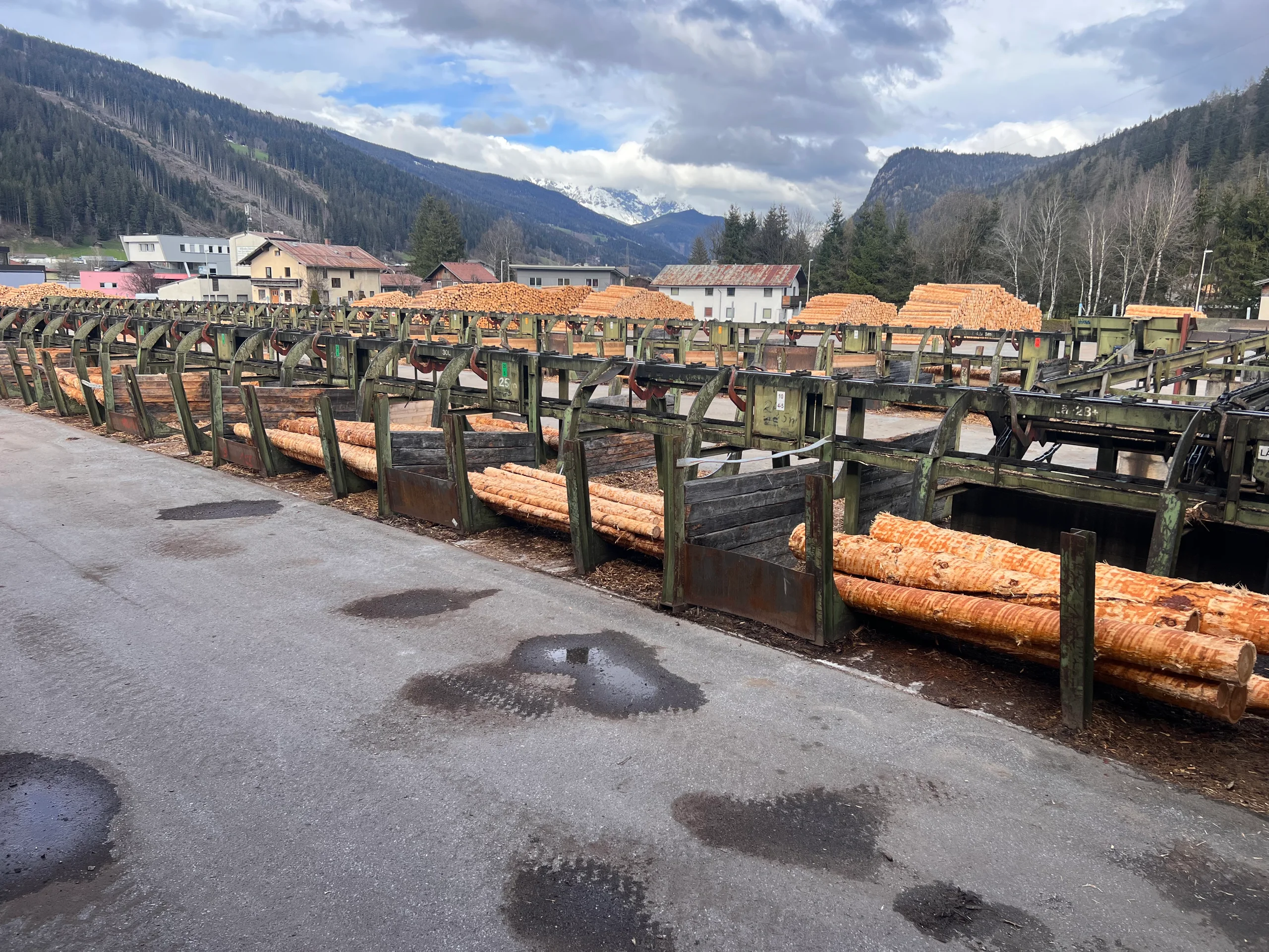 Rundholz Sortieranlage mit Entrindung - Bild 4